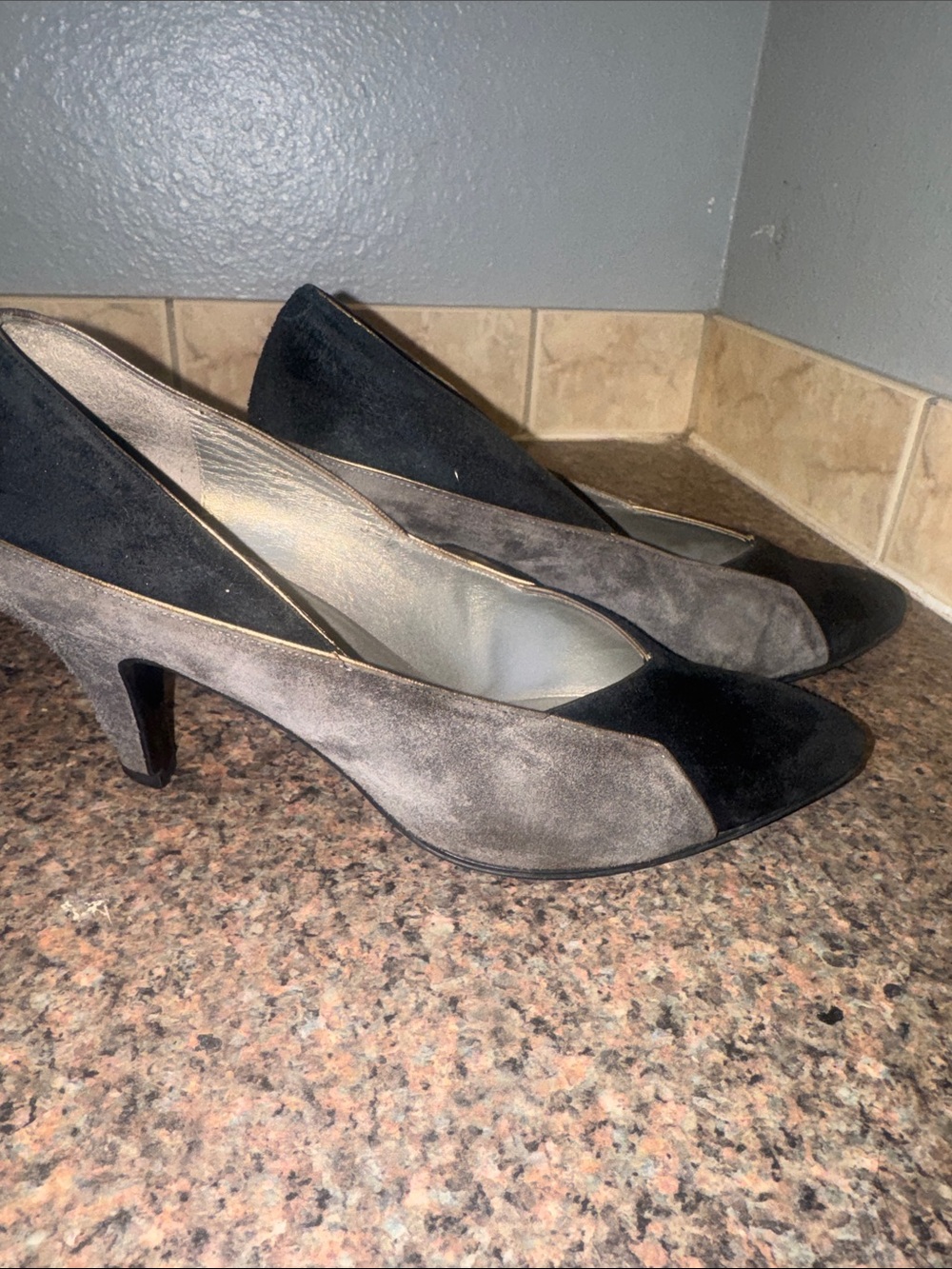 Yves Saint Laurent vintage Black Suede Pointed kitten heels EUC - Picture 6 of 7